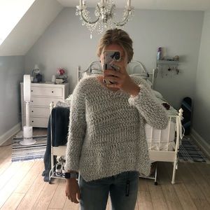 White/gray sweater